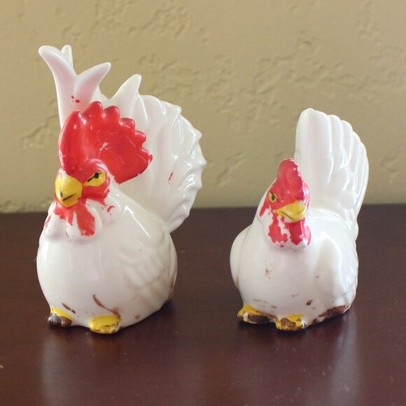 Vintage White Porcelain Hen and Rooster Salt & Pepper Shakers - Picture 4 of 14